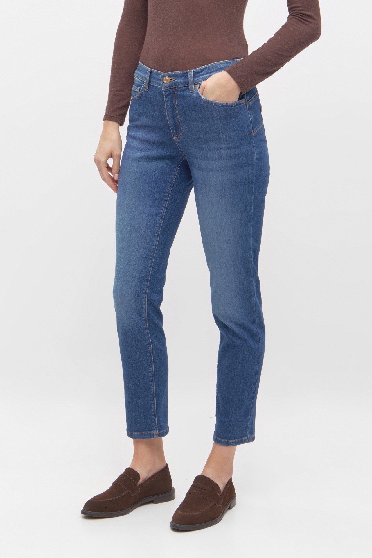 RR_Suzy_54704_9443_847_ms_1920x1920